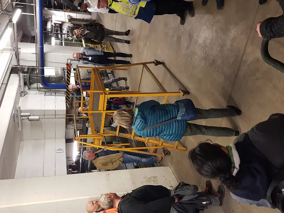 Bild mit rollender Arbeitsb&uuml;hne